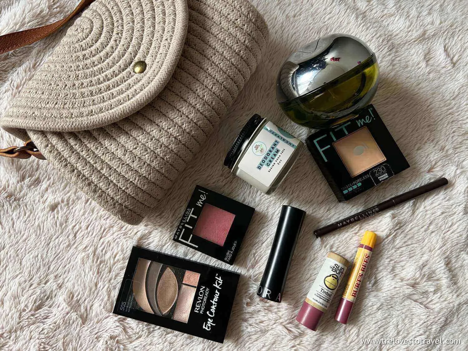 minimalist makeup kit essentials